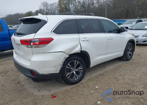 2017 Toyota Highlander Le Plus z USA, uszkodzony, nr VIN 5TDZZRFHXHS228448